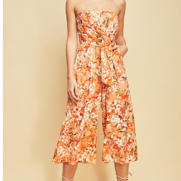 Other - 🌻 Strapless Floral print jumpsuit.